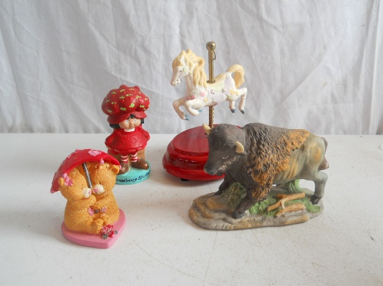 Lot of 4 Figurines