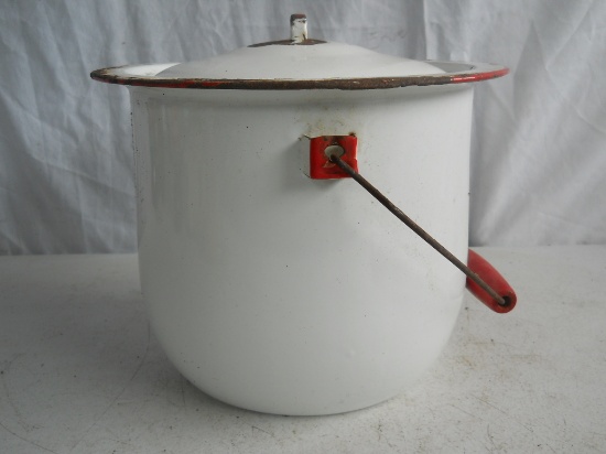 Porcelain Enamel Pot w/ Lid