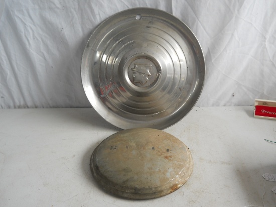 Lot of 2 Hubcaps