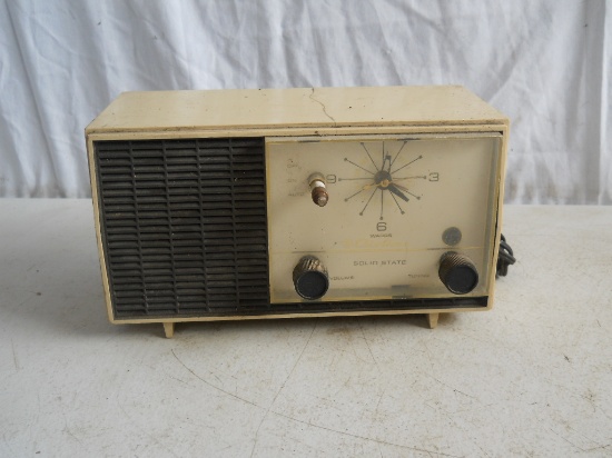 Wards Airline Solid State Radio/Alarm Clock