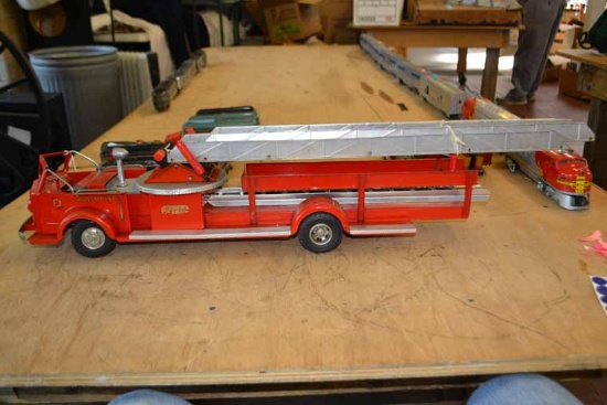 Aerial Ladder Firetruck w/ Siren by Model Toys
