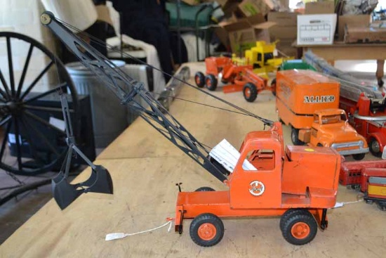 Unit Mobile Crane Orange W/ Clamshell and Hook