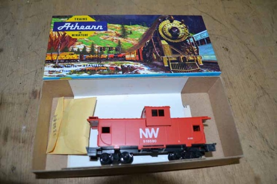 Athearn HO Scale #1251-1 N&W Modern Scheme Red Caboose