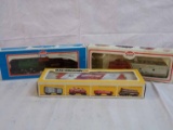 Lot of 3 : model power engine #27 w/tender HO, moder power santa fe f3 loco dummy, Bachmann HO boxca