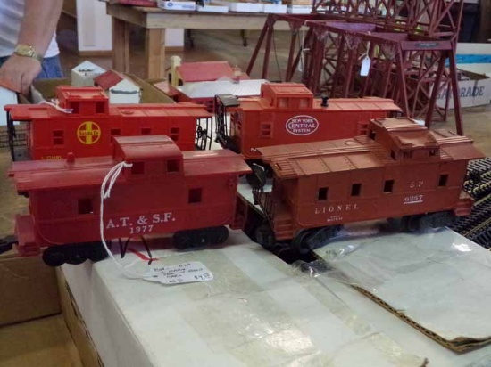Lot of 4 Caboose, Lionel  A.T.S.F 9061 Santa Fe, New York Central Lionel, A.T & S.F 1977, Lionel 625