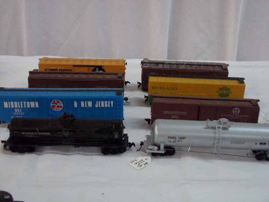 Lot of 8 "HO" Includes (6) Boxcar & (2) Tanker