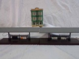 Lot of 2: Double train platform, Carstens flophouse hotel