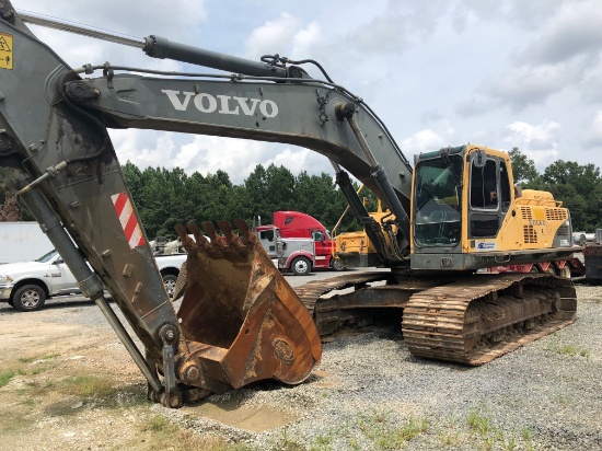 Volvo EC330BLC Excavator with 36'' Tracks, 42'' Bucket with cutting edges V