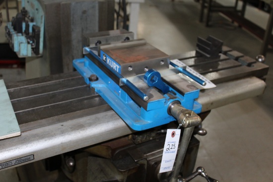 Kurt D675 Anglock Machinist Vise W/papers.