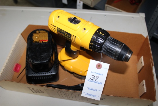 Dewalt 18v Dc970 Drill W/2 Batteries & Charger.