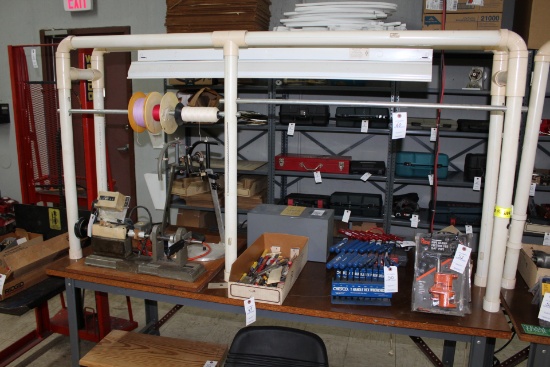 72"x30" Work Table W/overhead Work Light.