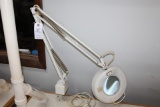 Magnified Desk Lamp. (white)