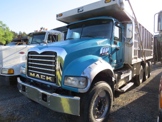 "2011 Mack 700 GU713 VIN: 1M2AX07C5BM010143