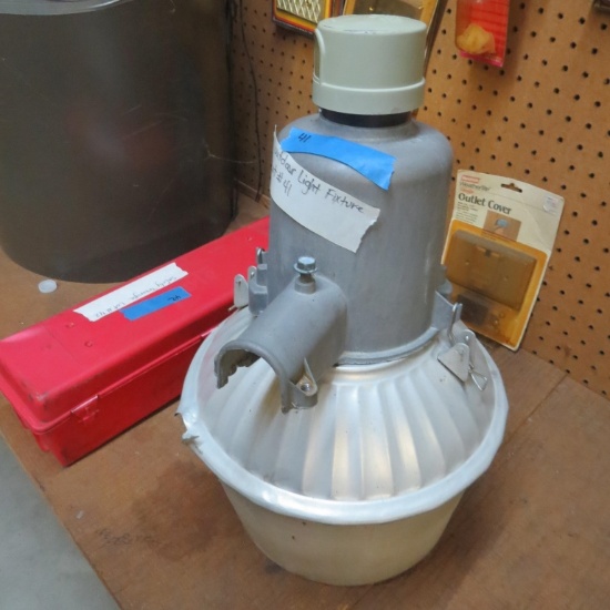 Outdoor industrial light fixture
