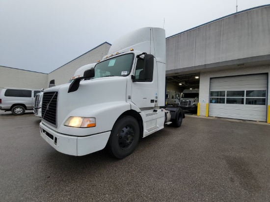 2015 VOLVO     VNM42T200