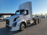 2010 VOLVO     DAYCAB
