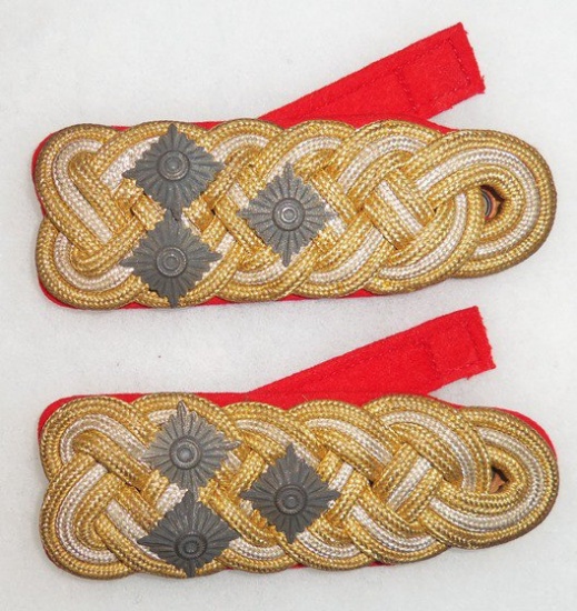 Matching Pair of Heer Generaloberst Shoulder Boards