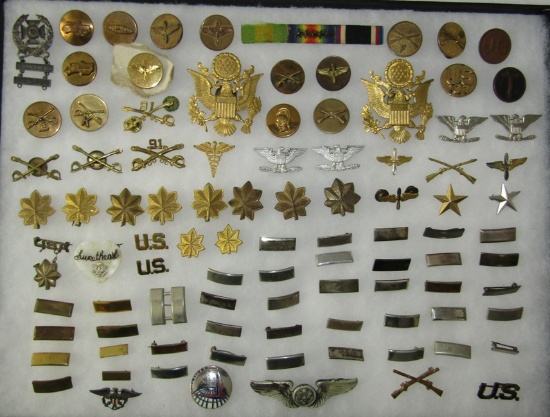 95 pcs Misc. WW2 US Army Collar And Rank Insignia, Etc.