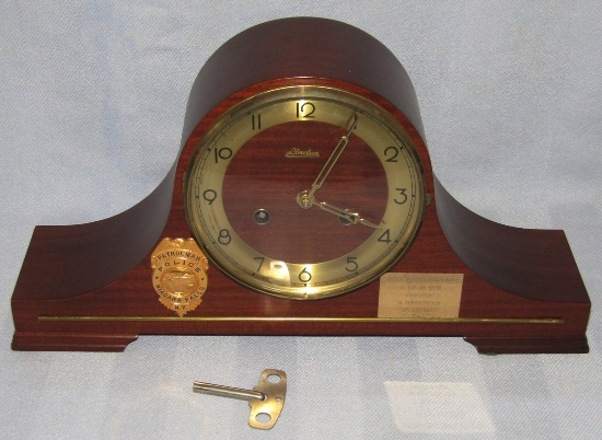 Ca. 1971 Niagra Falls, N.Y. Police Dept. Patrolman Presentation Retirement Clock W/Badge