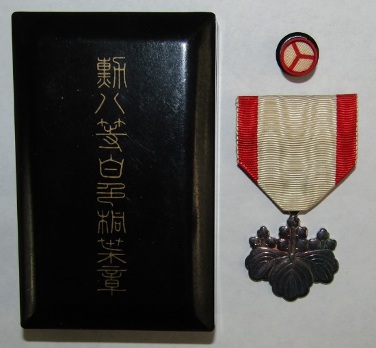 WW2 Japanese Cased Order Of The Rising Sun 8th Class W/Button Hole Rosette