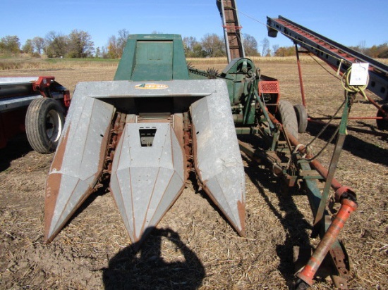 New Idea Model 324 Two Row Wide Pull Type Corn Picker, 8 Roll Husking Bed,