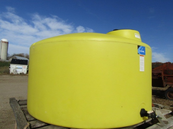 1000 Gallon Poly Tank with Valve