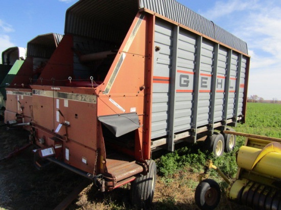 Gehl 970 16 Ft. Forage Box on Harms HD Tandem Wagon, Flotation Tires, Ext.