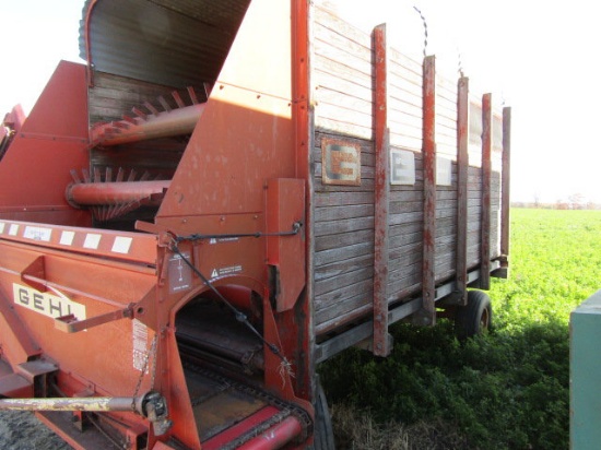 Gehl Model 910 16 Ft. Forage Box on Gehl Four Wheel Wagon