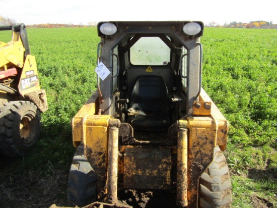 Gehl Model 3935 Diesel Skid Loader, 52 Inch Material Bucket, Winter Enclosu