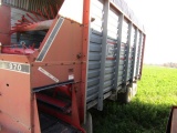 Gehl 970 16 Ft. Forage Box on Gehl HD Tandem Wagon, Flotation Tires, Ext. P