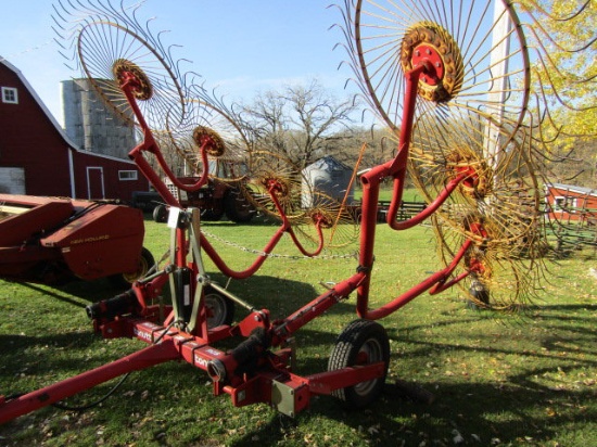 Tonutti Model RCS 8 Eight Wheel V Rake ON Hydraulic Cart