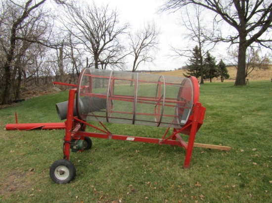 Grain Cleaner on Transport with Electric Motor and Discharge Auger