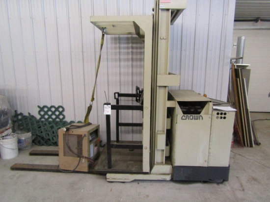 Crown 36 Volt Order Picker Fork Lift with Furniture Forks and Charger, ( Ne