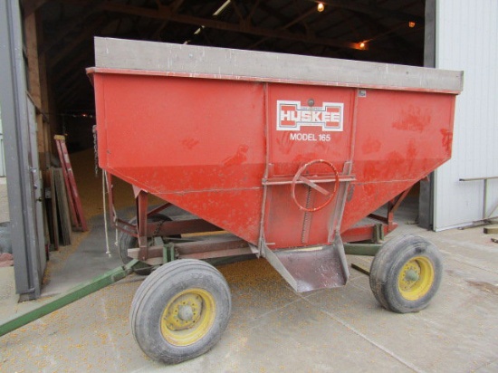 Huskee 165 Bushel Gravity Box on John Deere 1065 Four Wheel Wagon, Extensio