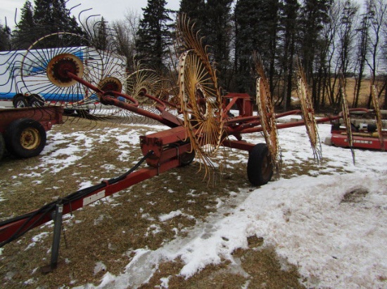 Sitrex 10 Wheel V Rake on Hydraulic Cart