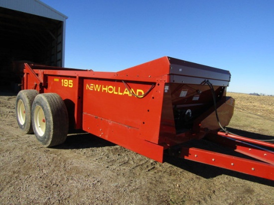 New Holland Model 195 Tandem Axle Manure Spreader, Single Apron, Hydraulic