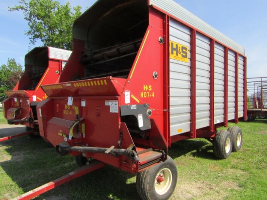 H&S Model HD 7+4 16 Ft. Triple Beater Front Side Unloading Forage Box on H&