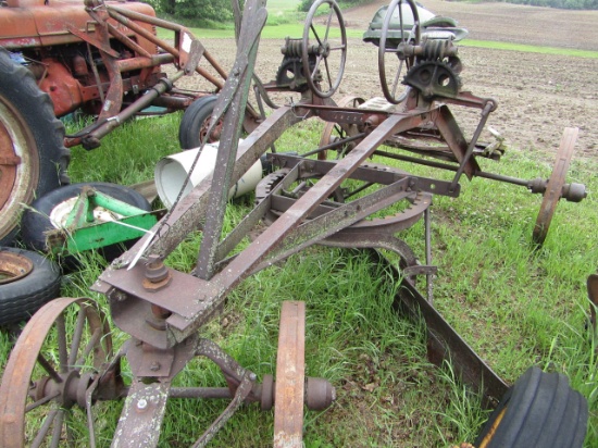 Good Township Style Pull Type Road Grader on Steel, Tractor Hitch
