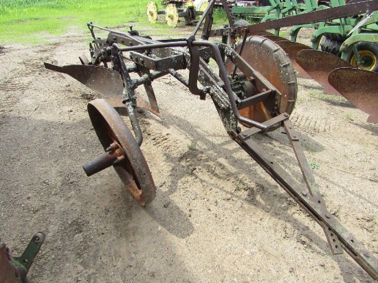 John Deere Single Bottom 20 Inch Ground Lift Breaking Plow on Steel