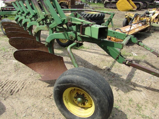 John Deere Model 3200 6 X 18 Inch Auto-Reset Pull Type Plow, Can Be Adjuste