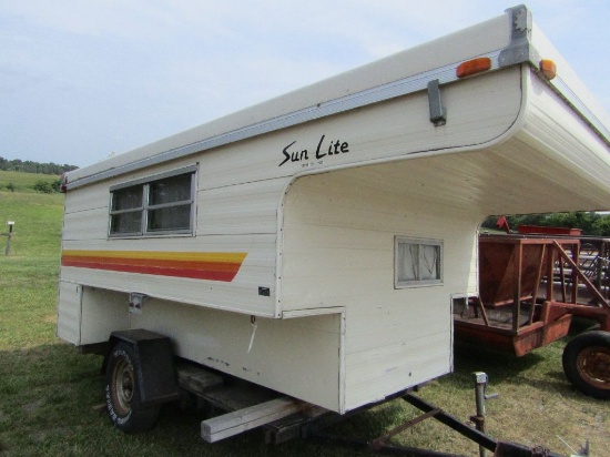Sun-Lite 8 Ft. Pop UP Pickup Camper