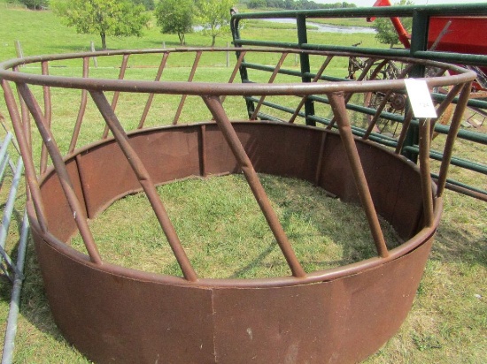 Round Bale Feeder with Hay Saver