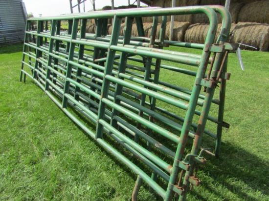 ( 4 ) 16 FT. Interlocking Corral Panels