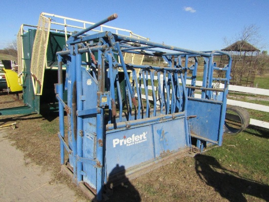 Priefert Squeeze Chute with Palp Cage, Full Squeeze, Manual or Self Locking