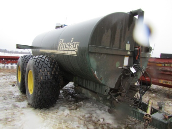 Husky 5000 Gallon Liquid Manure Tank, Tandem Axle, Newer 28L-28 Diamond Tre