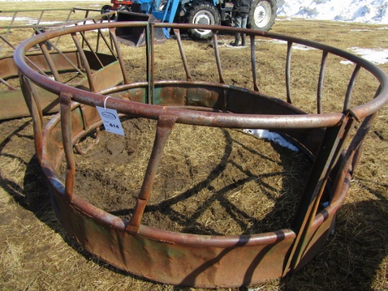 Round Bale Feeder with Hay Saver