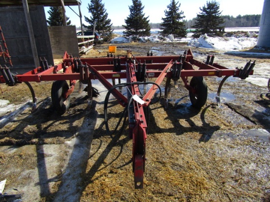 IH Model 5700 14 FT ( 14 Shank) Pull Type Chisel Plow