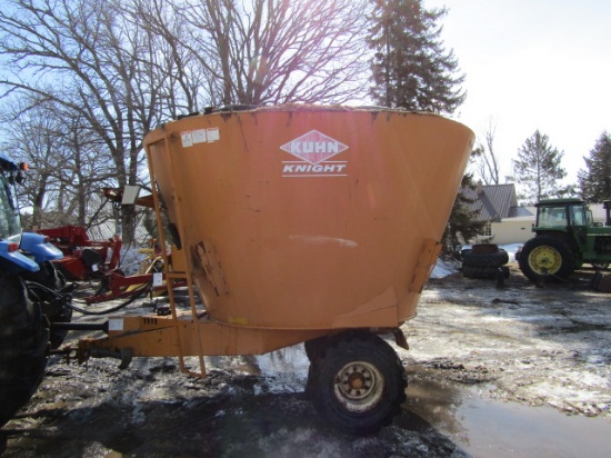 Kuhn Knight Model 5135 Single Screw Vertical TMR Mixer