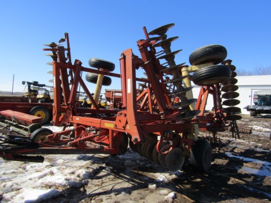 Krause 18 FT. Hydraulic Fold Cushion Gang Disc, Dual Wheels on Main Frame &