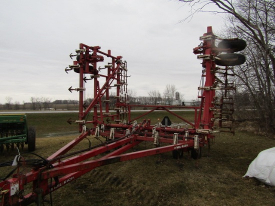 Wilrich 32 FT. Hydraulic Fold Field Cultivator, Walking Tandems, 4 Bar Harr